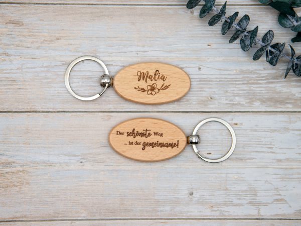 Personalisierter Holz Schlüsselanhäng Oval kleinherzholz